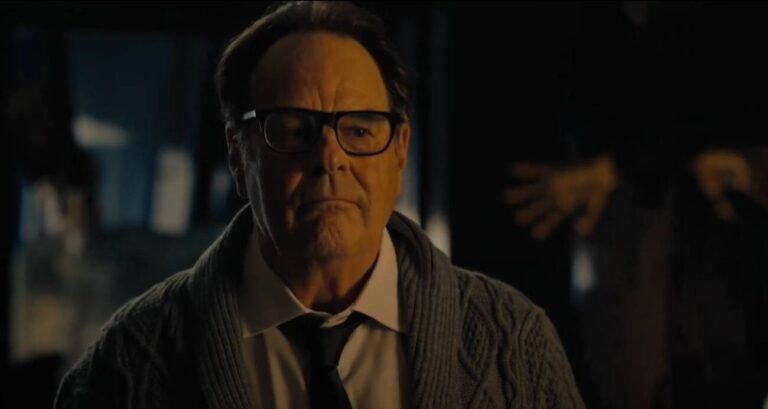 Clipe INÉDITO de ‘Zombie Town’ apresenta o personagem de Dan Aykroyd; Confira!