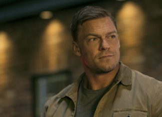 Alan Ritchson é flagrado AGREDINDO vizinho em Nashville; Assista ao vídeo!