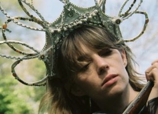 ‘O Deus da Floresta’: Maya Hawke irá estrelar nova série de SUSPENSE da Netflix