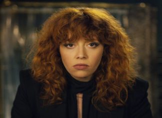 Natasha Lyonne passa cambaleando no Red Carpet de ‘Euphoria’ e é supostamente retirada de voo por não cumprir normas básicas