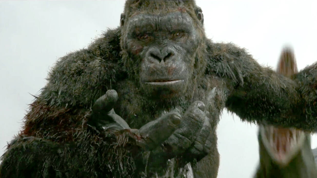 Gorila enorme chamada King Kong em cena de filme.