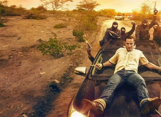 Homem amarrado em carro em fuga.