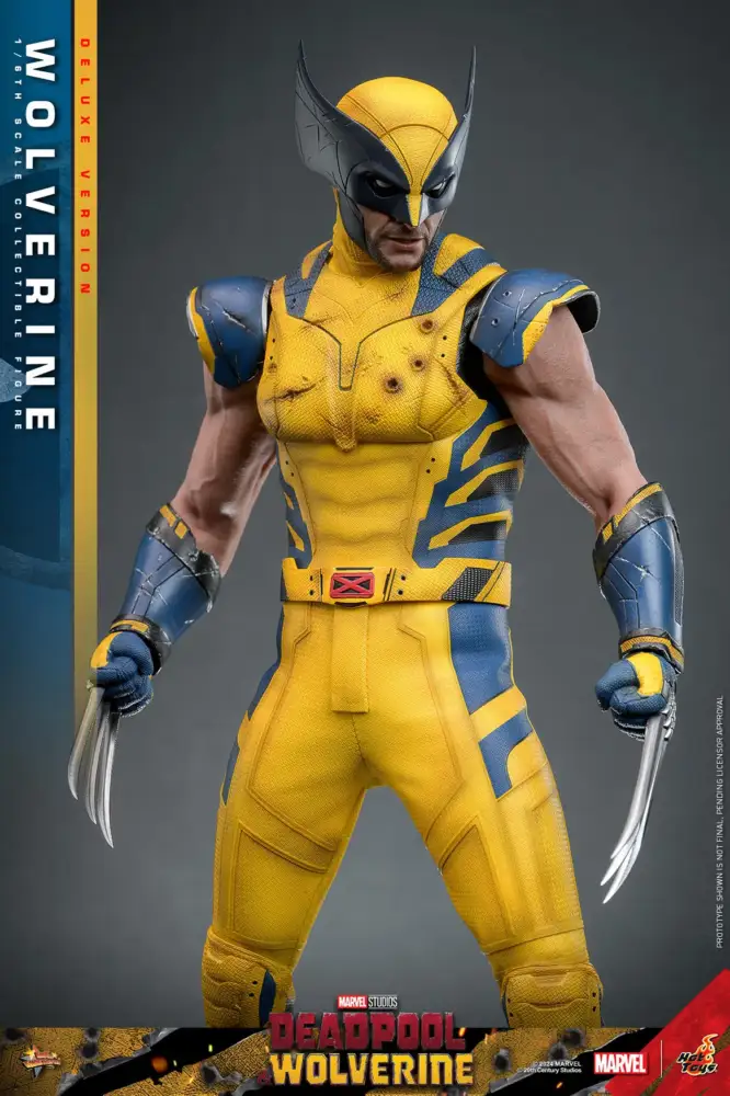 Boneco Wolverine em uniforme amarelo e azul do Deadpool 3.