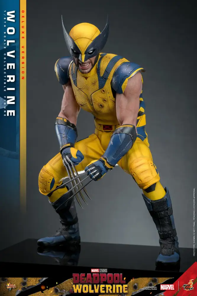 Figura colecionável do Wolverine em uniforme amarelo e azul.