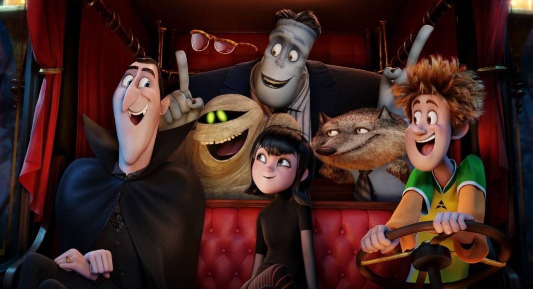 Personagens de Hotel Transilvânia juntos em um veículo.