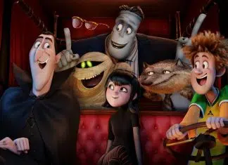 Personagens de Hotel Transilvânia juntos em um veículo.
