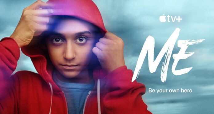 Adolescente usando capuz vermelho. Texto: "Seja seu próprio herói".