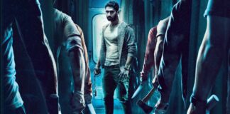 Homem cercado por figuras com facas em corredor.