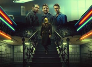 10 Dicas de Filmes onde há a tentativa de crimes perfeitos Série policial com quatro homens em escadaria iluminada.