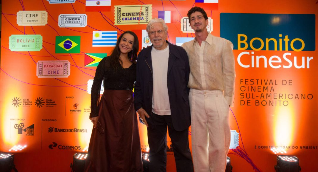Lucélia Santos, Reginaldo Faria e Johnny Massaro. Foto: Eduardo Medeiros / Divulgação Lucélia Santos, Reginaldo Faria e Johnny Massaro. Foto: Eduardo Medeiros / Divulgação