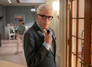 Nova série de comédia da Netflix, com Ted Danson, ganha imagens e previsão de estreia; Confira! a man