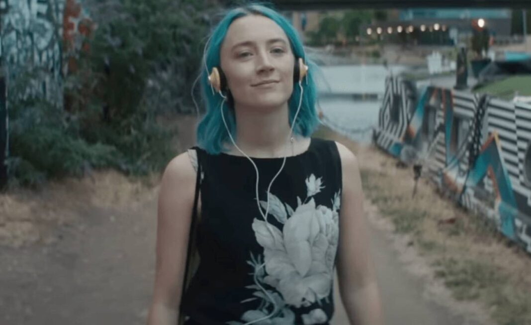 Crítica The Outrun Saoirse Ronan é ‘Lady Bird’ Adulta em Drama