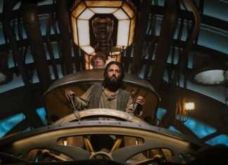 Cena de filme steampunk com personagem no comando.