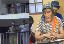 Personagens do Chaves na sacada e na sala.