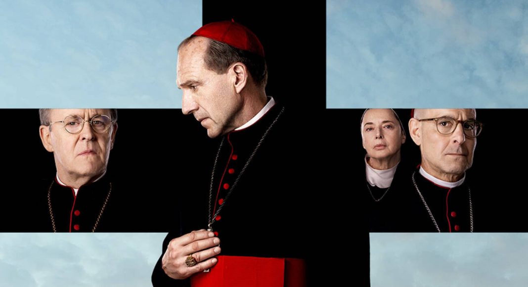 Cardeais e freira em túnicas religiosas.