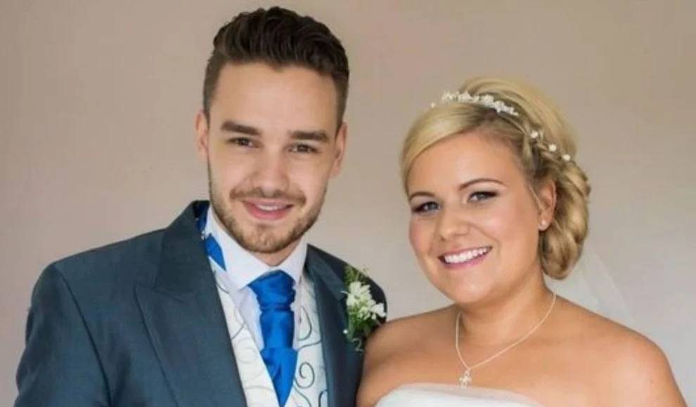 Casal sorrindo em casamento, vestido e terno.