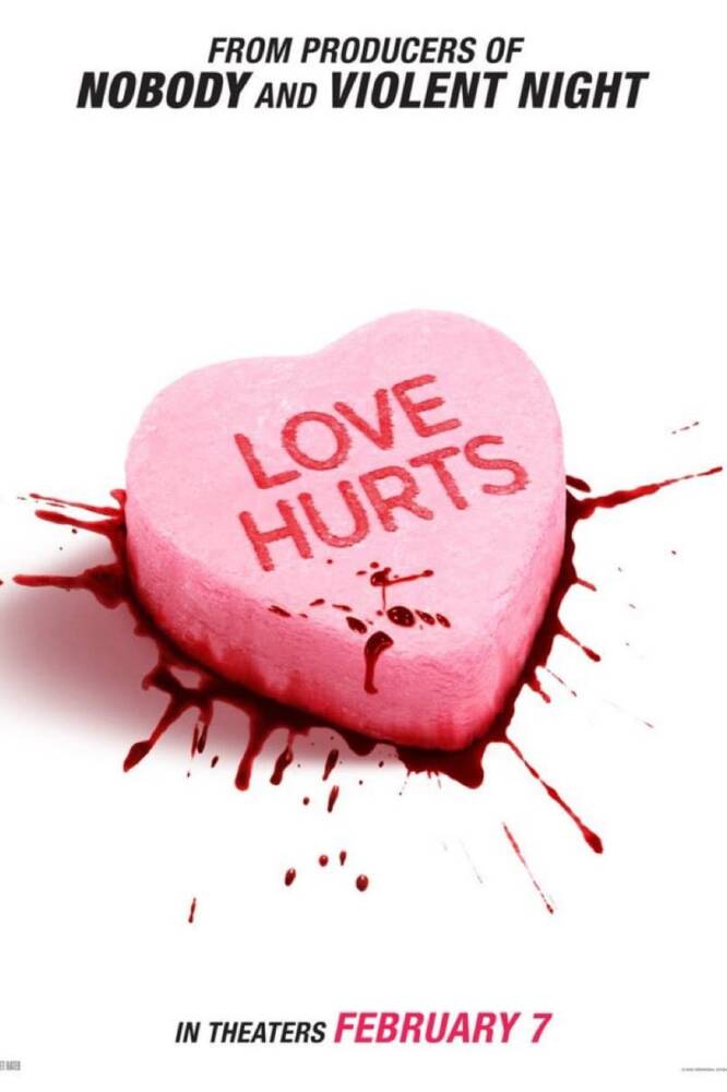 Coração rosa com texto Love Hurts e sangue.