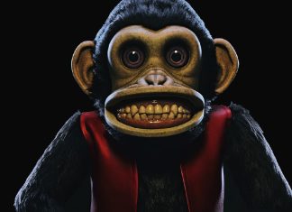 ‘O Macaco’ já arrecadou mais de QUATRO VEZES o valor do seu orçamento Macaco assustador em jaqueta vermelha.