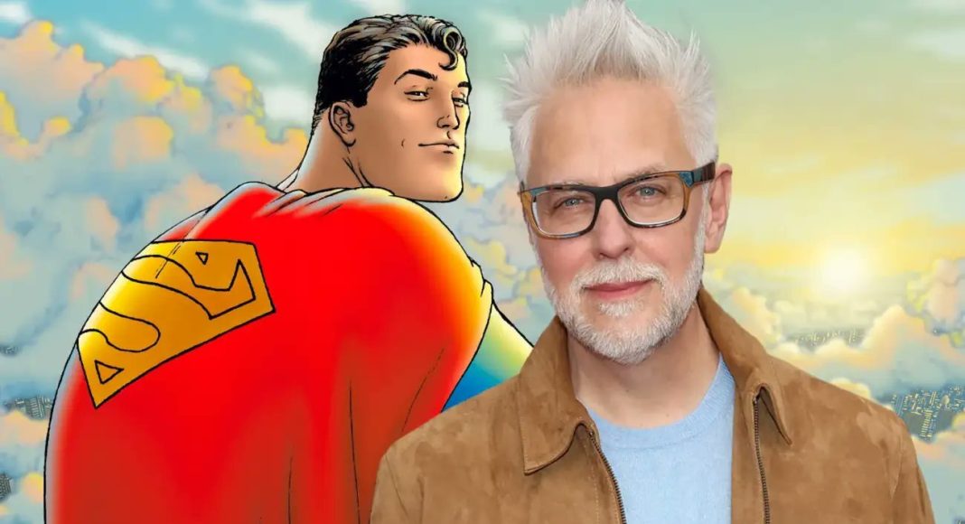 Superman ao lado de um homem de óculos.