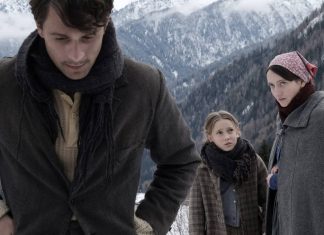 Crítica | Vermiglio: Vencedor do Festival de Veneza é um delicado e cru relato sobre amor e família Família em montanhas nevadas, inverno, roupas pesadas.