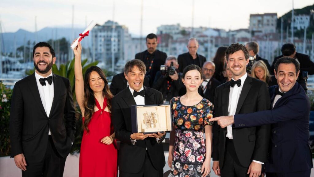 Elenco de Anora no Festival de Cannes