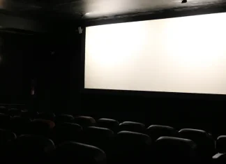 PIRATARIA! As pessoas estão FILMANDO a tela do cinema e jogando spoilers dos filmes no X