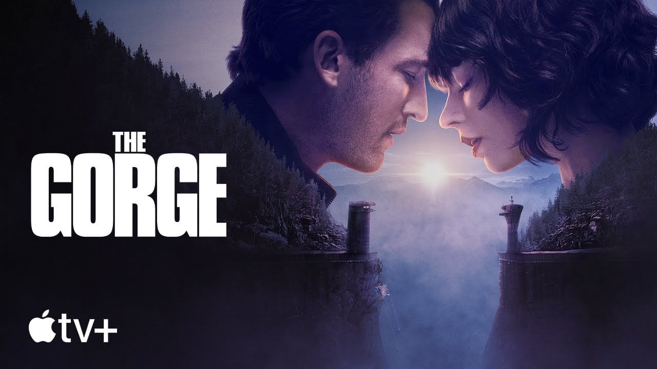 Pôster do filme 'The Gorge' com casal e floresta.