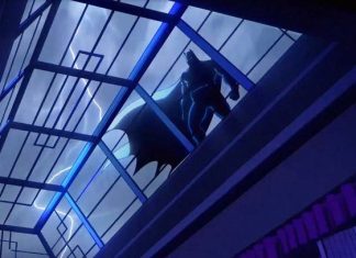 Silhueta do Batman em prédio iluminado por luz azul
