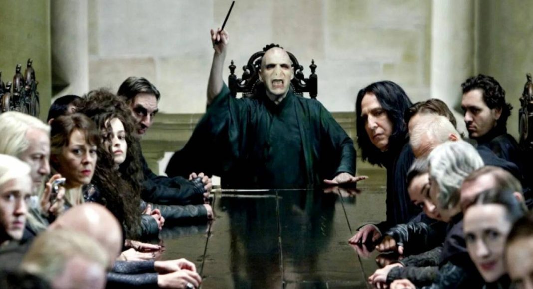 Personagem centraliza reunião de bruxos em filme famoso