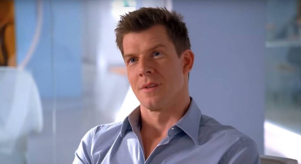 Eric Mabius Ugly Betty 02 1