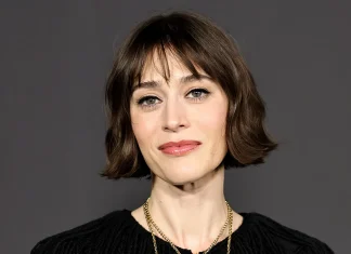 Lizzy Caplan vai estrelar série dramática da Netflix sobre consultora de relações públicas