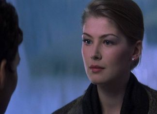 ‘007’: Rosamund Pike revela situação constrangedora em teste para filme de James Bond