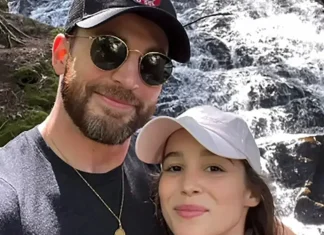 Chris Evans revela que pediu a esposa luso-brasileira Alba Baptista em casamento em português