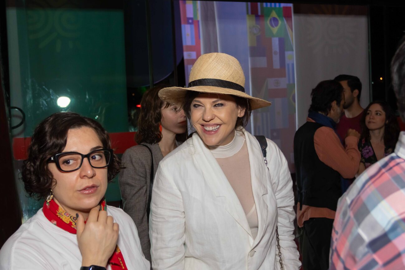 A atriz e diretora Bárbara Paz marcou presença na noite de abertura do Bonito CineSur 2025. Foto: Divulgação/Diego Cardoso | Fotografando Bonito