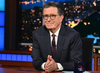 Sindicato dos roteiristas pede INVESTIGAÇÃO contra a Paramount por possível envolvimento de Trump no cancelamento do ‘The Late Show’