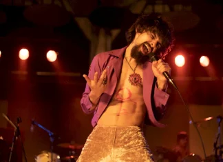 Crítica | ‘Raul Seixas: Eu Sou’ – Ravel Andrade, em performance impecável, encarna a eterna metamorfose ambulante RAUL SEIXAS