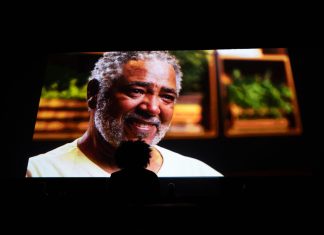 Exclusivo | Carlos Francisco, homenageado da CINEBH 2025, celebra o nosso cinema: “Que tenhamos sempre filas para prestigiar os filmes brasileiros!” Foto: Leo Lara/Universo Produção