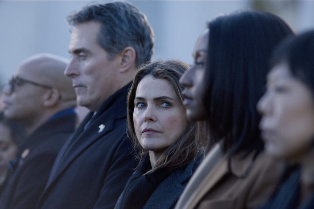 Keri Russell e Rufus Sewell em A Diplomata - 3ª Temporada