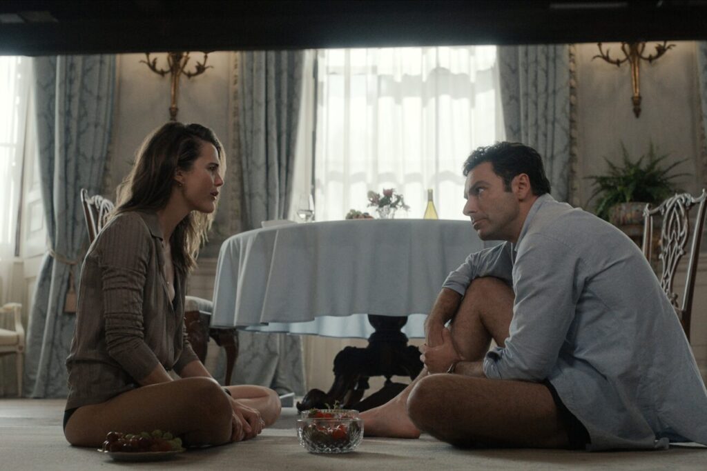 Keri Russell e Aidan Turner em A Diplomata - 3ª Temporada