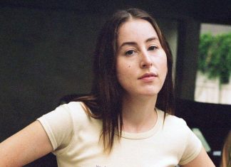 Alana Haim está em negociações para estrelar nova cinebiografia ao lado de Aubrey Plaza