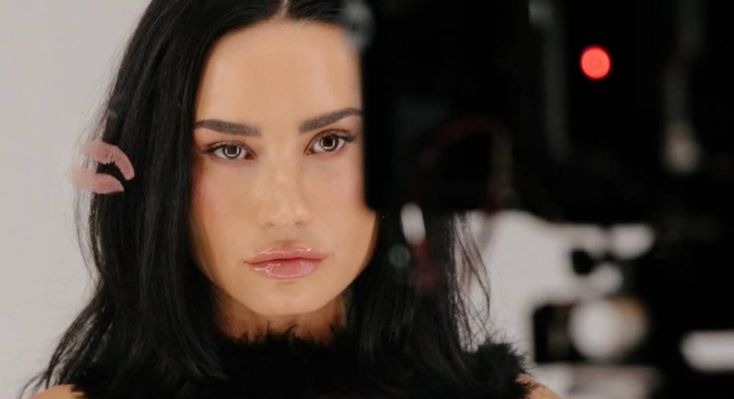 demi lovato kiss