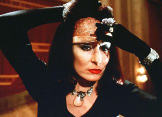 Anjelica Huston estrelará novo TERROR do diretor de ’30 Dias de Noite’