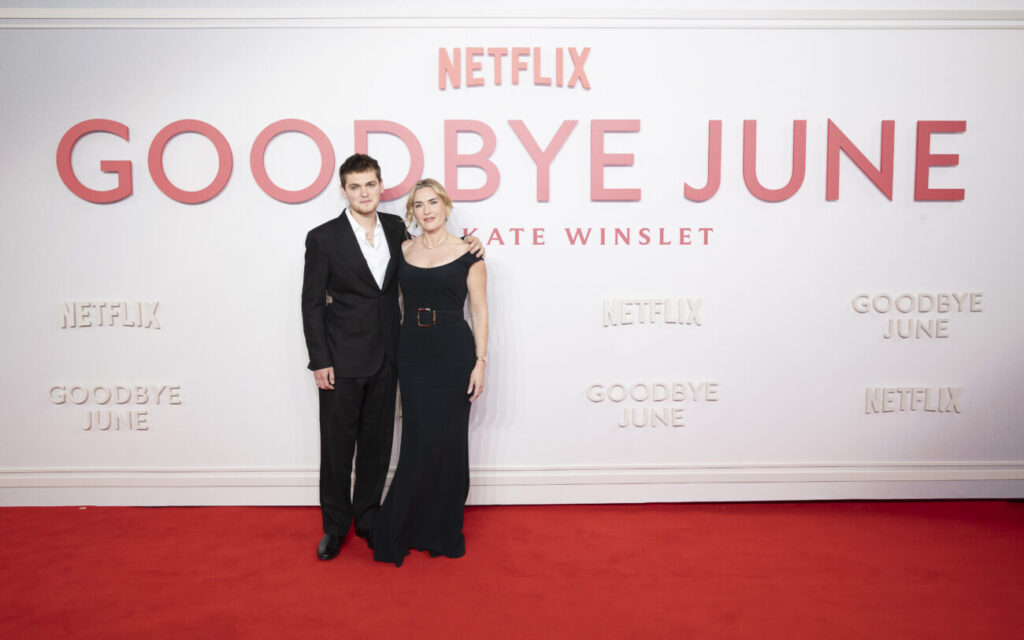 Joe Anders e Kate Winslet participam da estreia mundial do filme “Goodbye June”, da Netflix, no Curzon Mayfair, em 3 de dezembro de 2025, em Londres, Inglaterra. (Foto de StillMoving.Net para a Netflix)