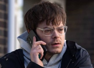 Charlie Heaton comemora o interesse do filho por seus trabalhos