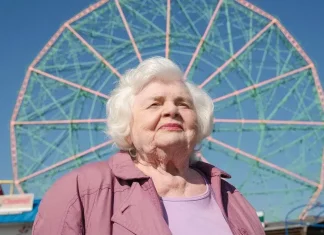 June Squibb busca recomeço no trailer de ‘A Incrível Eleanor’, filme dirigido por Scarlett Johansson