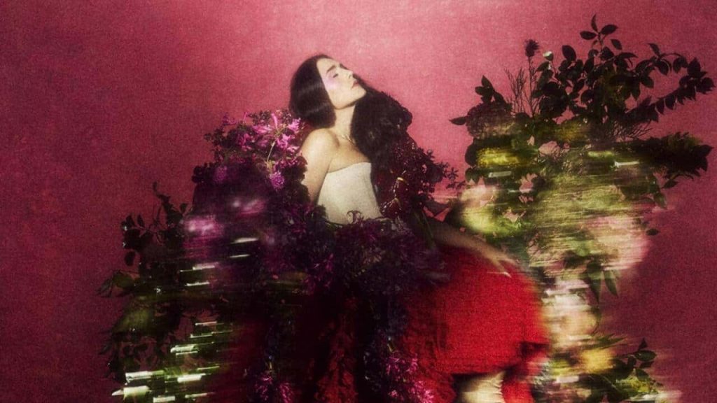 Crítica | Jessie Ware constrói uma ÍNTIMA jornada musical com o ótimo ‘Superbloom’