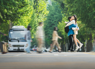 Jovens navegam pelas atribulações da paixão no trailer do k-drama ‘Um Amor que Ilumina’; Confira!