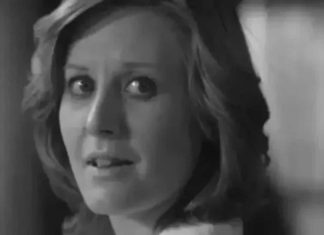 Carrie Anne Fleming, atriz de ‘Supernatural’ e ‘iZombie’, falece aos 51 anos