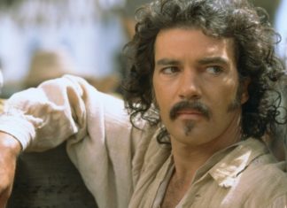 Antonio Banderas relembra que, ao chegar a Hollywood, disseram que ele só interpretaria “vilões”