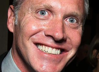 Andrew Gunn, produtor de ‘Sexta-Feira Muito Louca’ e ‘Cruella’, falece aos 56 anos